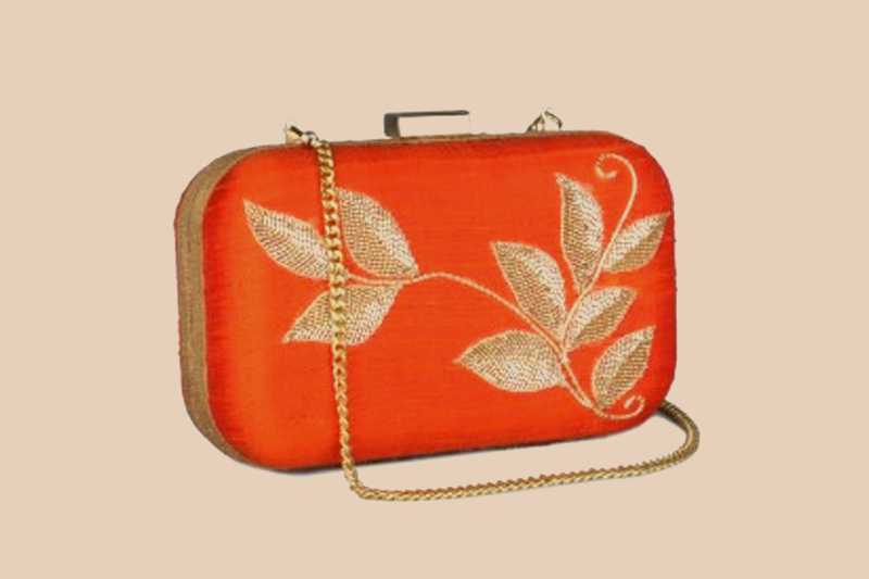 Clutch it up exquisitely - Like A Diva